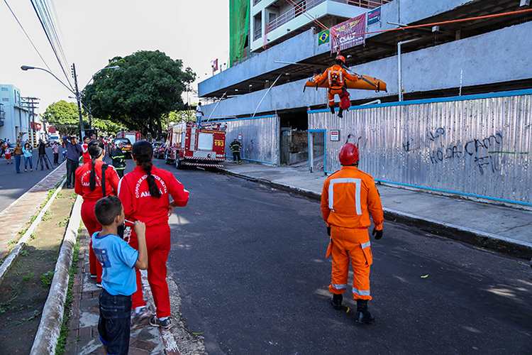 notícia: Bombeiros Militares preparam tarde divertida para o Dia das Crianças 