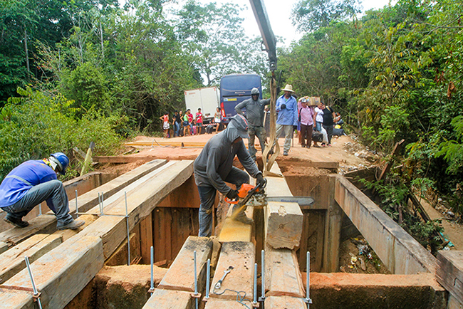 notícia: Setrap e Dnit intensificam trabalhos para liberar tráfego na Ponte do Maracá