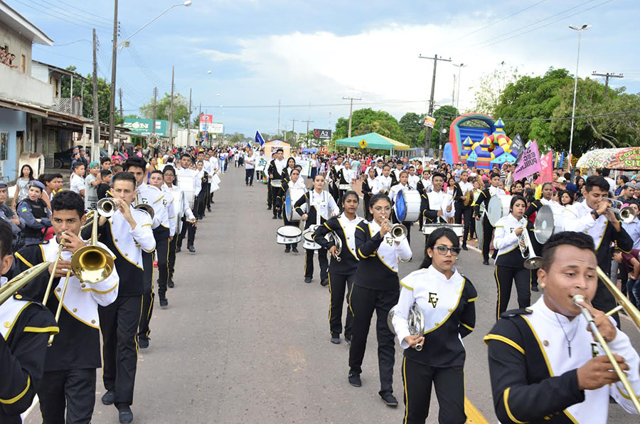 notícia: Desfile cívico reúne 25 escolas da Zona Norte em programação da Semana da Pátria