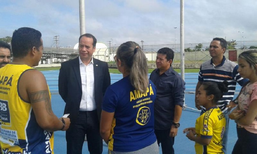 notícia: Secretário nacional de Esportes mostra interesse na construção de ginásio no meio do mundo