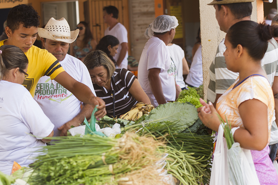 notícia: Conjunto Macapaba recebe a primeira edição da Feira Itinerante Solidária