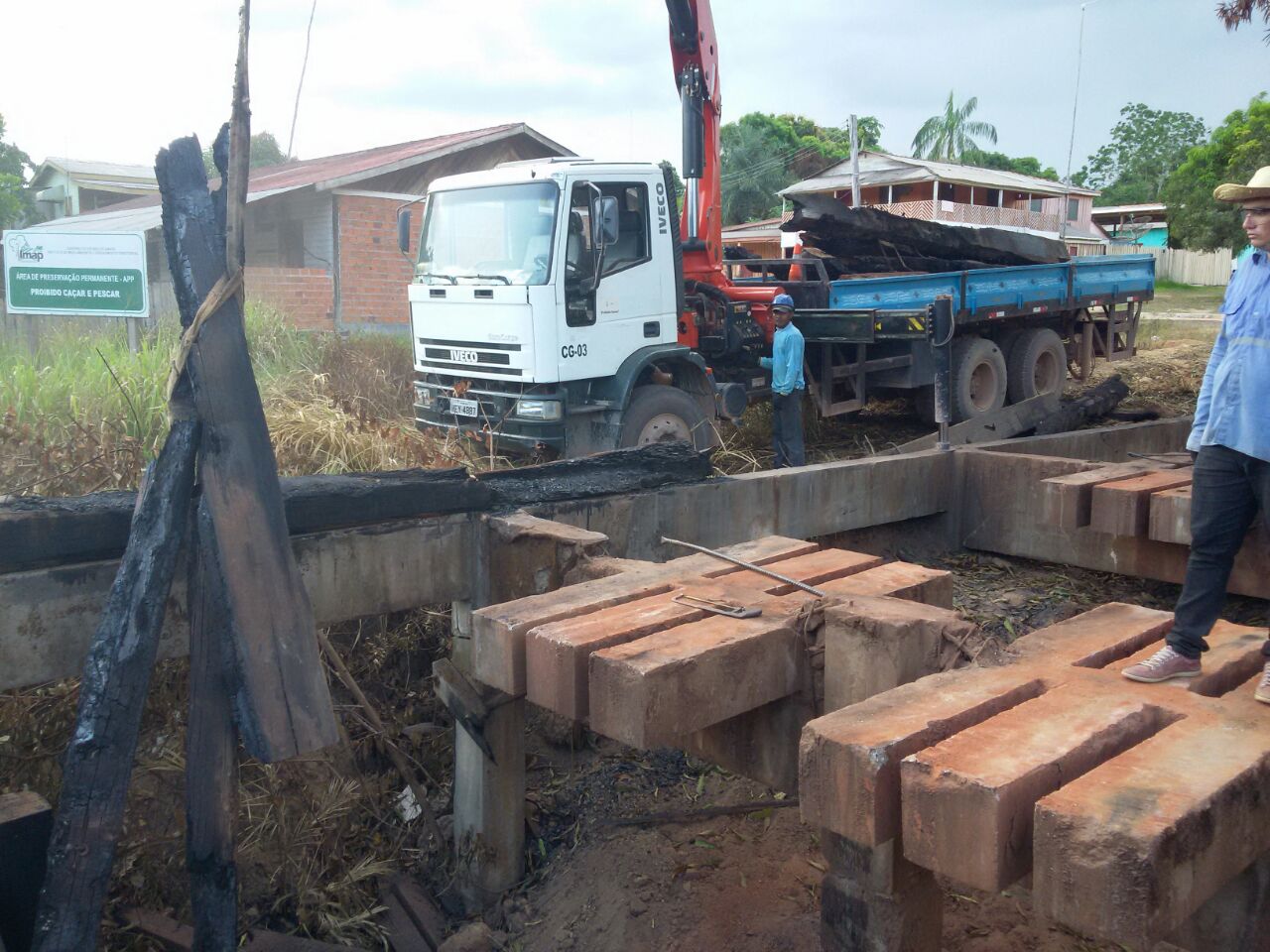 notícia: GEA e Dnit iniciam serviço de reconstrução na Ponte do Maracá