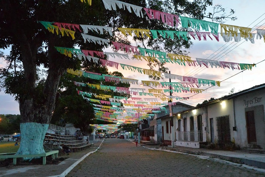 notícia: Montagem de estrutura metálica e ornamentação da Festa de São Tiago em fase final