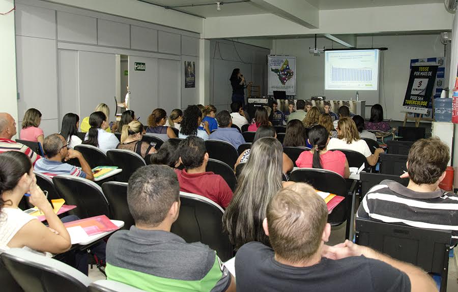 notícia: Municípios recebem curso de manejo clínico em tuberculose e hanseníase