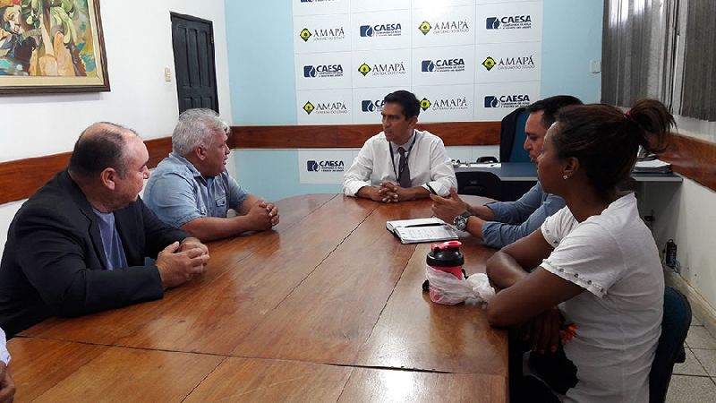 Diretor-presidente da Caesa, Valdinei Amanajás, reuniu com representantes do município para discutir o projeto para a cidade