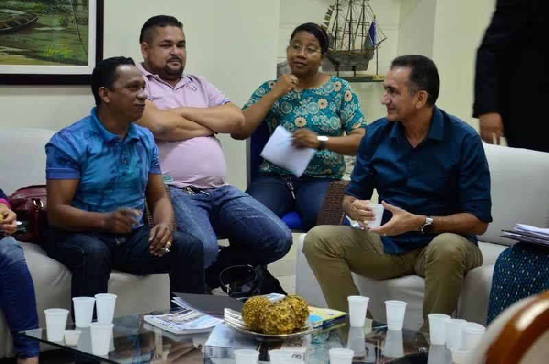 A reunião com a diretoria do Sinsepeap, governador e equipe de governo aconteceu no Palácio do Stentrião