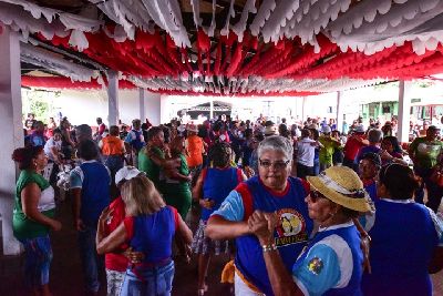 notícia: Baile da terceira idade agita festeiros em Mazagão Velho