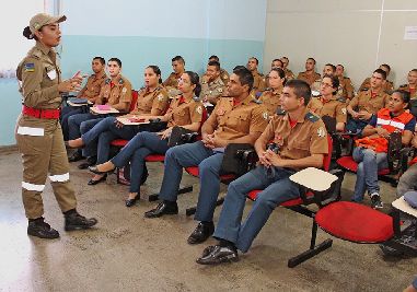 notícia: Bombeiros militares assimilam novos métodos de combate ao Aedes aegypti