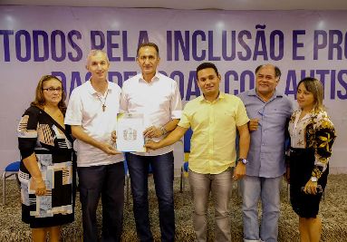 notícia: Governo do Amapá doa lote para construção de igreja no Macapaba