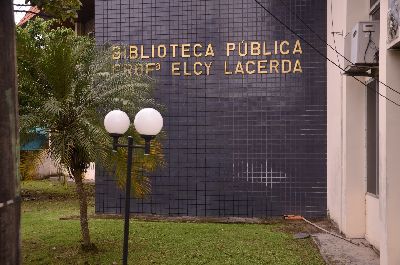 notícia: Biblioteca Elcy Lacerda retoma atendimento ao público nesta quinta-feira