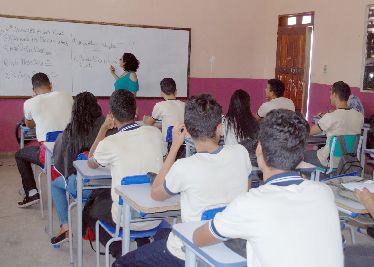 notícia: Seed notifica professores do interior lotados em Macapá 