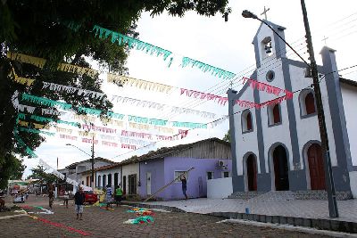 notícia: Ornamentação e montagens de estrutura metálica da Festa de São Tiago entram na fase final