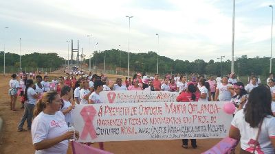 notícia: Caminhada Binacional do Outubro Rosa reúne mulheres em Oiapoque