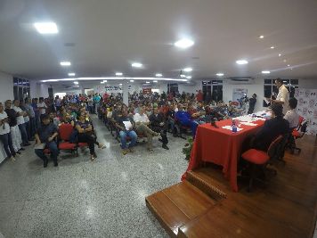notícia: Governo atua em duas frentes em favor dos servidores da CEA ameaçados de demissão