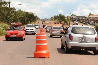 notícia: Trechos em obras da Rodovia Duca Serra recebem sinalização provisória e policiamento