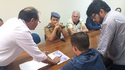 notícia: Cronograma de pavimentação do Goiabal é apresentado aos moradores em reunião com a Setrap