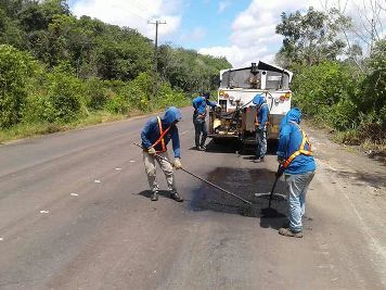 notícia: Governo intensifica recuperação de mais de 20 km de rodovias estaduais