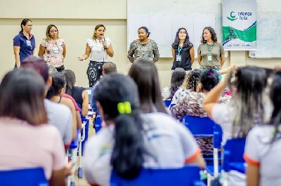 notícia: Profissionais da assistência social preparam-se para efetivar programa Criança Feliz 