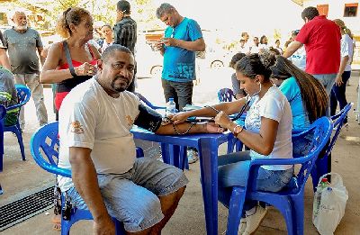 notícia: Ação de prevenção e combate ao fumo atende população na feira do Perpétuo Socorro