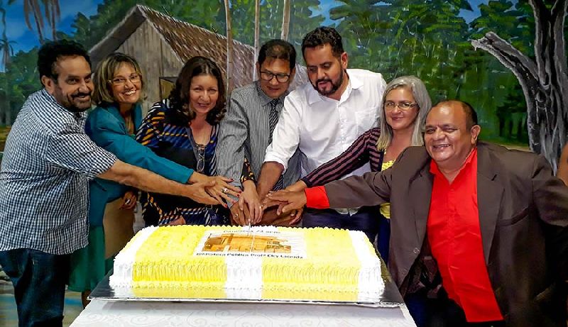 Programação para celebrar os 73 anos da Biblioteca durou cinco dias, com direito a corte do bolo, no encerramento