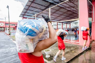 notícia: Governo prepara novo envio de ajuda humanitária para Laranjal do Jari