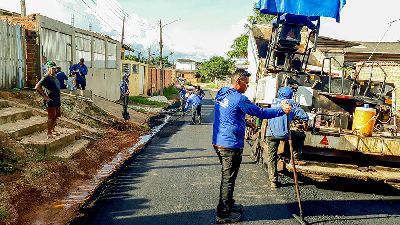 notícia: Serviços de pavimentação chegam ao bairro Renascer