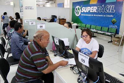 notícia: Super Fácil recebe servidores do interior para entrega de documentos da transposição