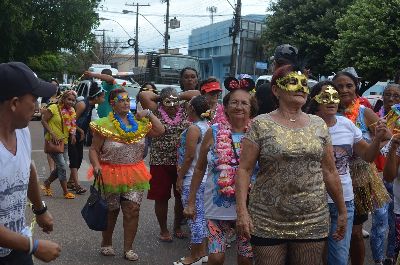 notícia: Quinta Feliz na Folia atrai foliões da terceira idade em Macapá