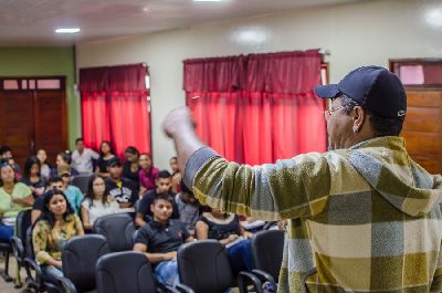 notícia: Bolsistas participam de atividades formativas do Amapá Jovem