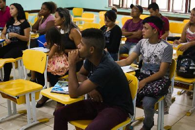 notícia: Jovens são capacitados para criar e administrar o próprio negócio