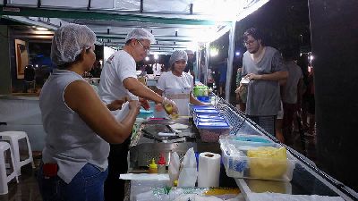 notícia: Venda de alimentos e artesanato em feira supera expectativa de empreendedores