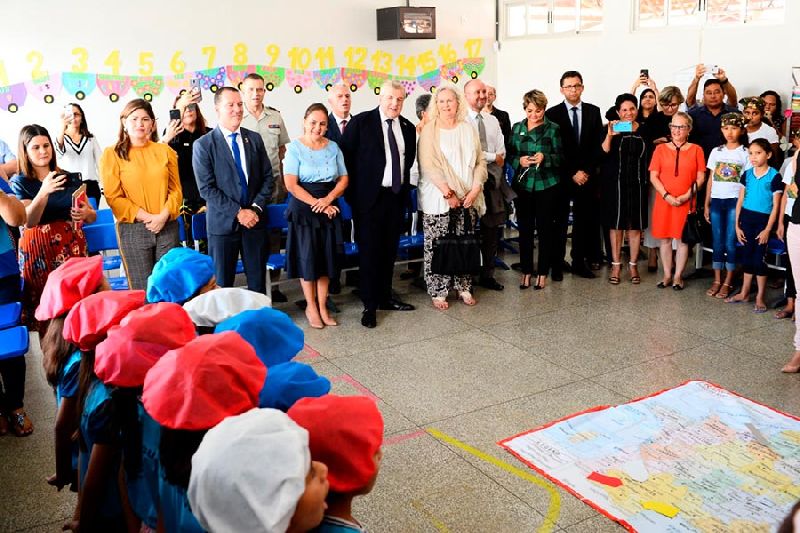 Estudantes fizeram uma apresentação para a comitiva durante a visita à Escola Professora Marly Maria e Souza da Silva