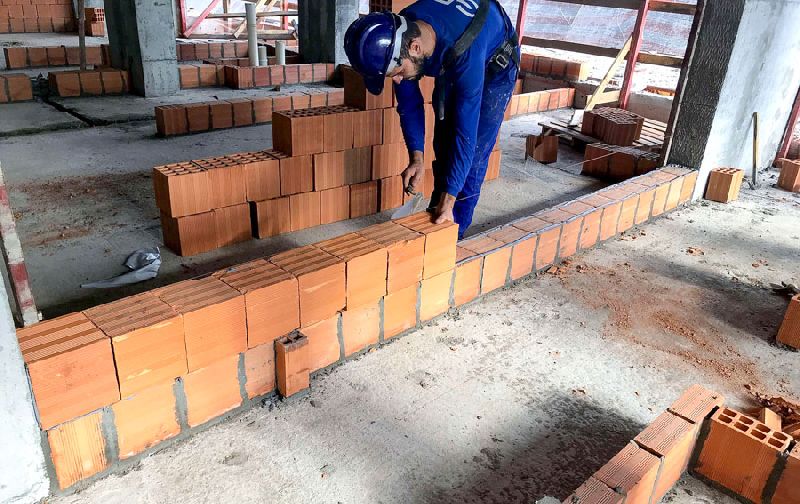 Fita isolante, espaçador e pregos apresentaram quantidade abaixo da especificada nas embalagens