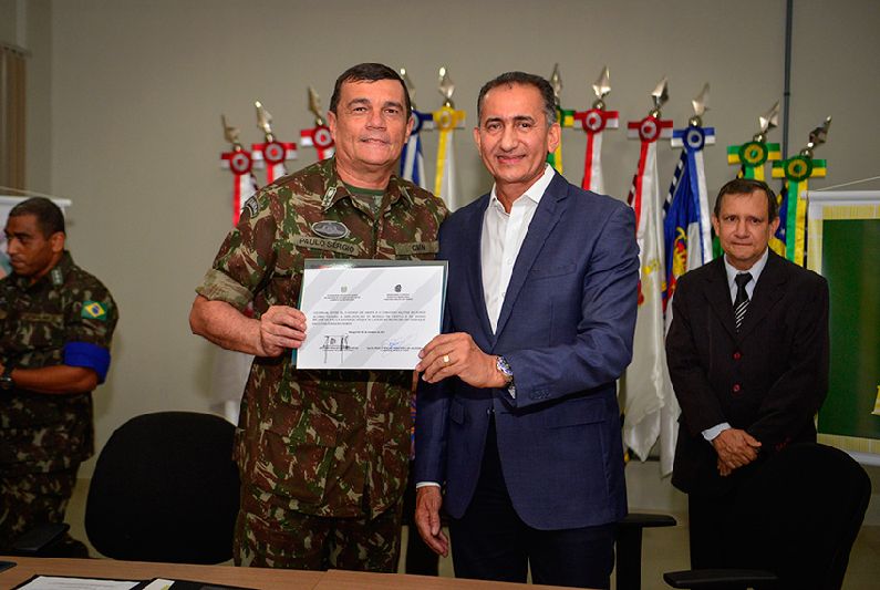 Comandante Militar do Norte, general Paulo Sérgio Nogueira , e governador Waldez Góes assinaram acordo de cooperação para escola de gestão compartilhada militar em Oiapoque