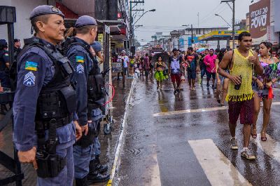 notícia: Com forte esquema de segurança, Bloco da Responsa garante passagem tranquila de A Banda