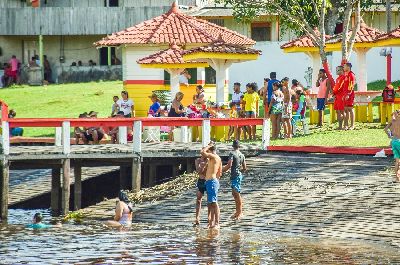 notícia: Corpo de Bombeiros monta base em Mazagão Velho para a segurança de banhistas