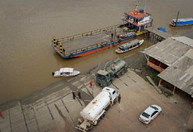 notícia: Distrito do Sucuriju recebe água potável em ação do Governo do Amapá