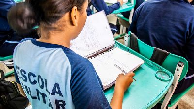 notícia: Escola de gestão compartilhada se destaca com resultados crescentes no Enem