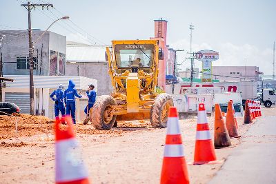 notícia: Serviços de terraplanagem preparam Av. 13 de Setembro para receber asfalto