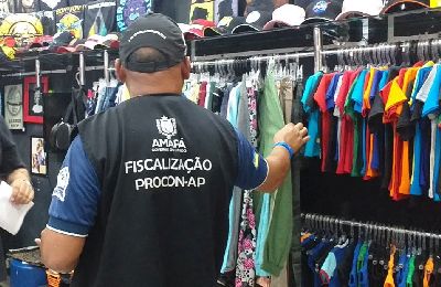 notícia: ‘Operação Black Friday’ fiscaliza preços com descontos no Centro de Macapá