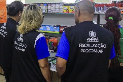 notícia: Estabelecimento que vendia produtos vencidos é autuado pelo Procon