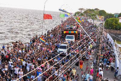 notícia: Com apoio do GEA, parada LGBT mostra diversidade e atrai grande público na orla de Macapá