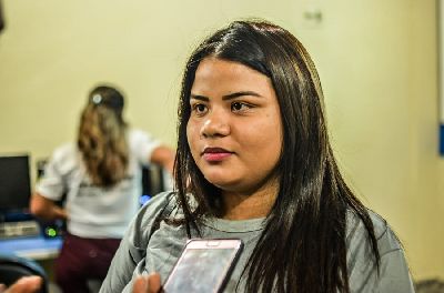 notícia: ‘Hoje, trabalho com isso’, comemora jovem que aprendeu informática em programa da PM