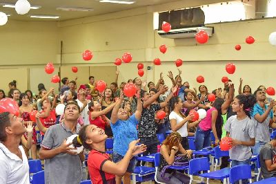 notícia: Ação de prevenção de HIV/Aids atende a cerca de 300 jovens de periferia