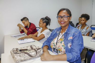 notícia: Jovem encontra no dinamismo das aulas do ‘Jovem Descolado’ saída para vencer a timidez