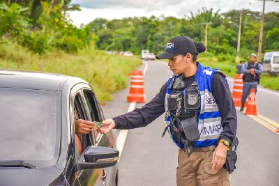 notícia: Detran e PM intensificam ações da Lei Seca nos últimos dias do ano