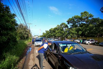 notícia: 3 mil veículos são abordados em barreiras em quatro regiões da capital para diminuir circulação de pessoas