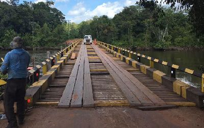 notícia: Tráfego de veículos pesados na ponte de Santo Antônio da Pedreira é restringido