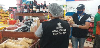 notícia: Procon flagra mercantil comercializando produtos fora do prazo de validade em Santana