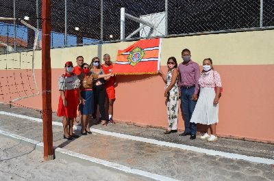 notícia: Dia do Professor é marcado por homenagens e inauguração de nova quadra na escola Risalva Freitas do Amaral